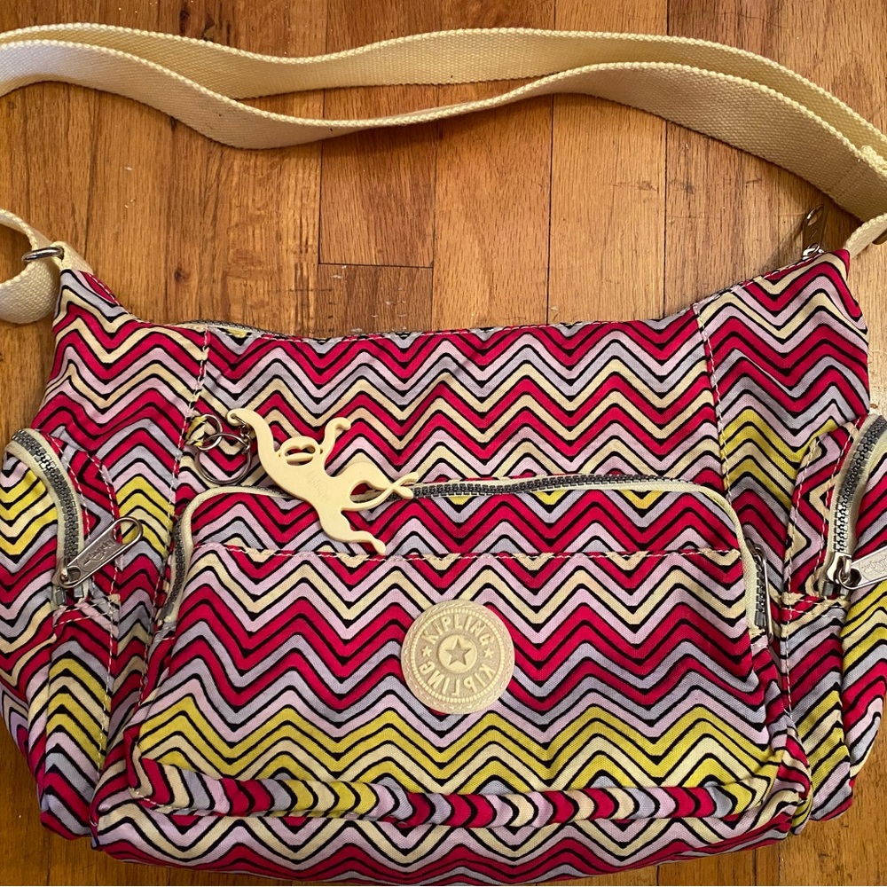 Kipling Jeel in zig-zag crossbody handbag